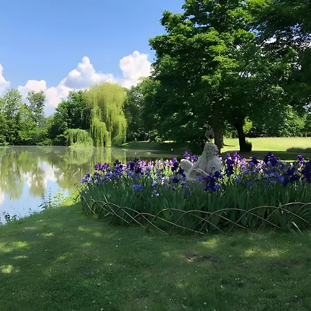 Apartmenthaus Schlosspark شقة *