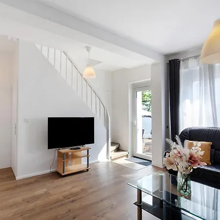 Apartmenthaus Schlosspark شقة *