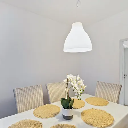 Apartmenthaus Schlosspark شقة *